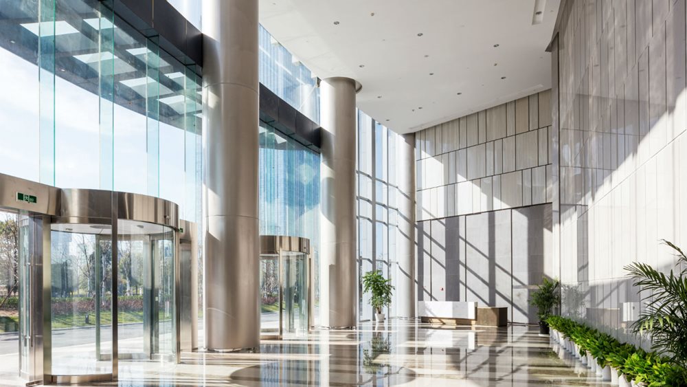 Ανάρπαστα τα ποιοτικά καταστήματα και γραφεία