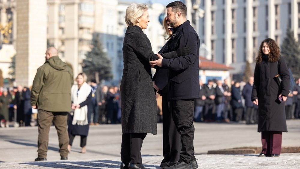 Φον ντερ Λάιεν σε Ζελένσκι: Να είσαι δυνατός, γενναίος, ατρόμητος - Δεν είσαι ποτέ μόνος