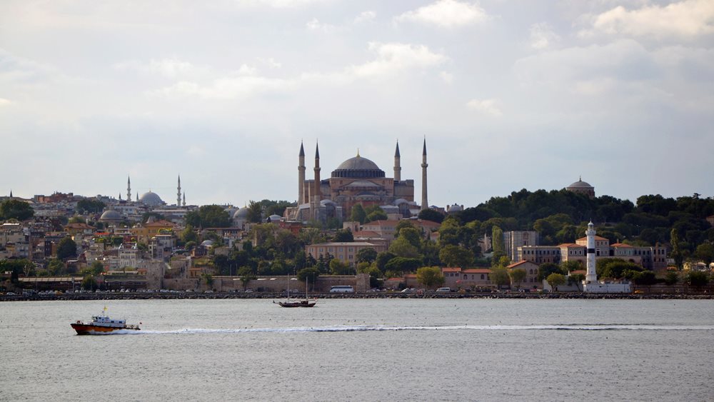 Turkey: Istanbul paralyzed due to heavy snowfall