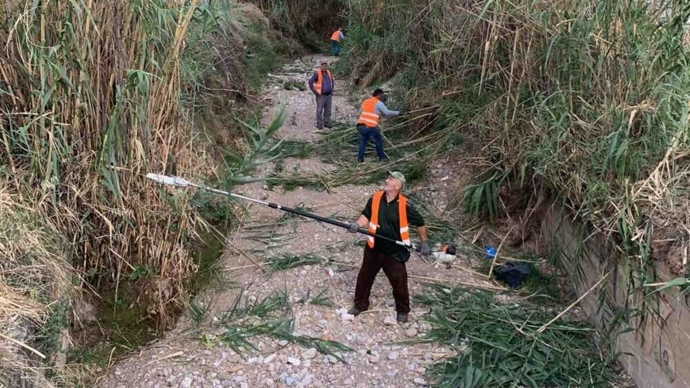 Με εντατικούς ρυθμούς οι καθαρισμοί των ρεμάτων σε όλη την Αττική από την Περιφέρεια