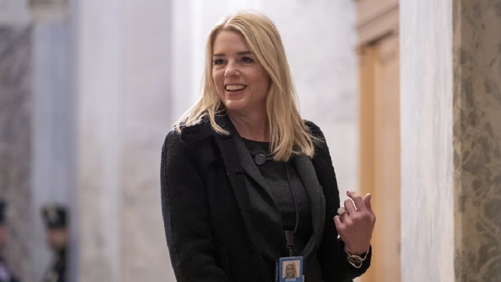 ΗΠΑ: Ο Τραμπ επέλεξε την πιστή του Παμ Μπόντι για υπουργό Δικαιοσύνης