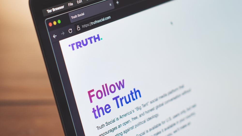 Η Truth Social του Τραμπ φέρεται να εξετάζει την εξαγορά της εταιρείας συναλλαγών crypto, Bakkt