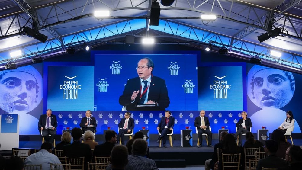 Μήνυμα πρέσβη Κίνας στην Ελλάδα προς ΗΠΑ: &quot;Πήγαινε πιο εκεί και μην μου μπλοκάρεις τον ήλιο&quot;