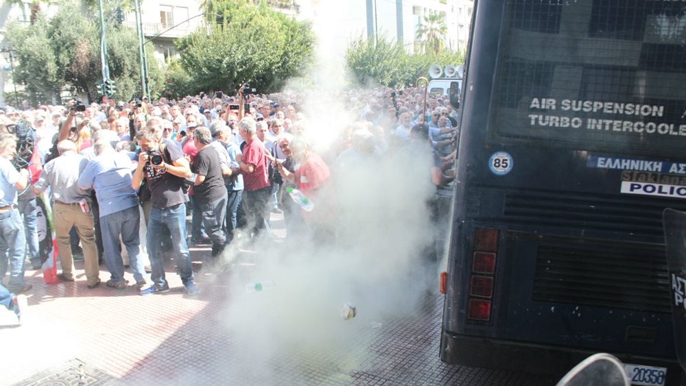 Απαγορεύθηκε η χρήση δακρυγόνων σε διαδηλώσεις