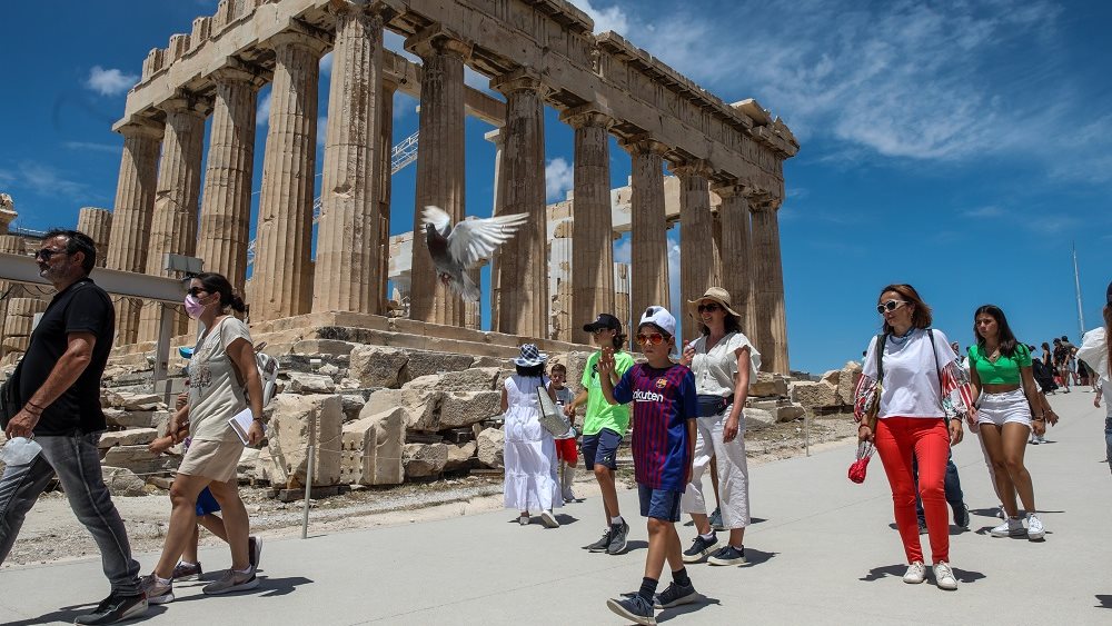 ‘Hot’ August for Athens tourism