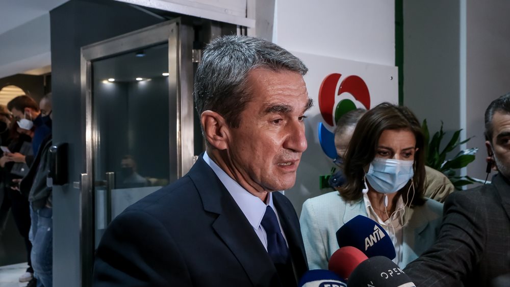 Α. Λοβέρδος: "Το ΠΑΣΟΚ έχει μέλλον, συνεχίζω με σεμνότητα και ενότητα"