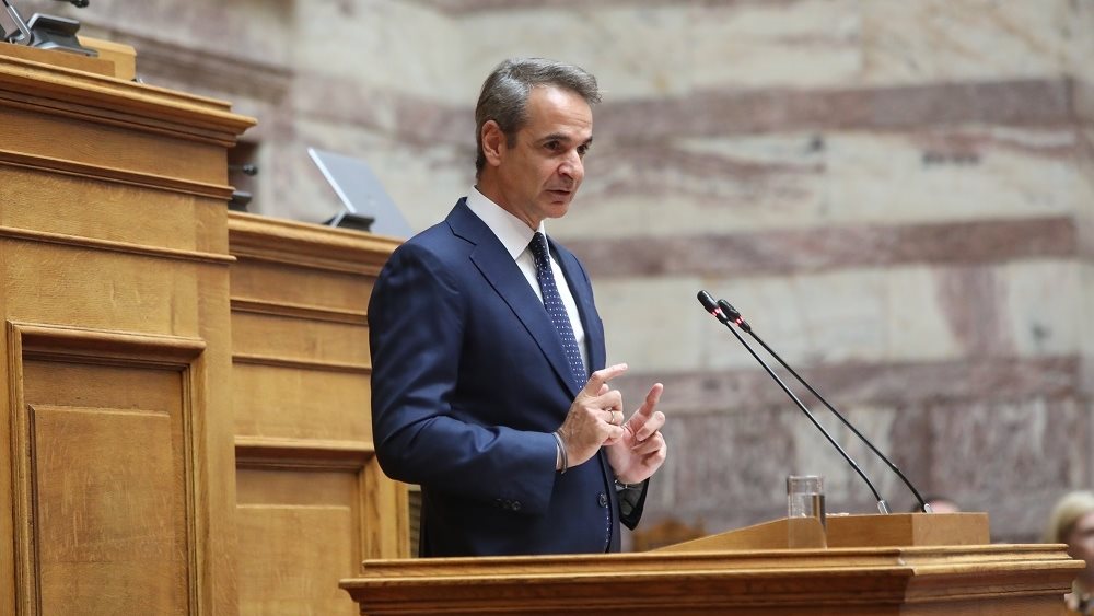 Τα δημοσκοπικά "καμπανάκια" για τη ΝΔ και η στρατηγική φραγής των διαρροών στα δεξιά
