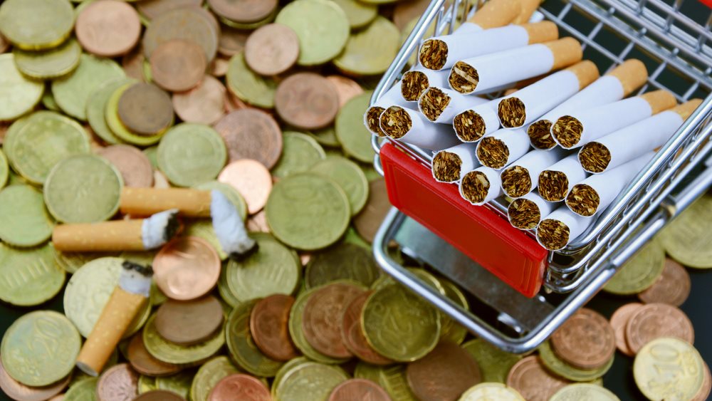 Εκτροχιασμό στα έσοδα έφερε η αύξηση φόρων στα καπνικά