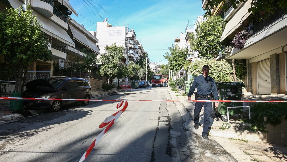 Φωτιά σε όχημα σωφρονιστικού υπαλλήλου και εντοπισμός χειροβομβίδας στη Νίκαια