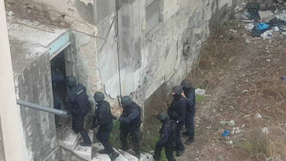 Η αστυνομία εντόπισε 185 κιλά κάνναβης σε αποθήκη τελωνείου στο αεροδρόμιο &quot;Ελ. Βενιζέλος&quot;