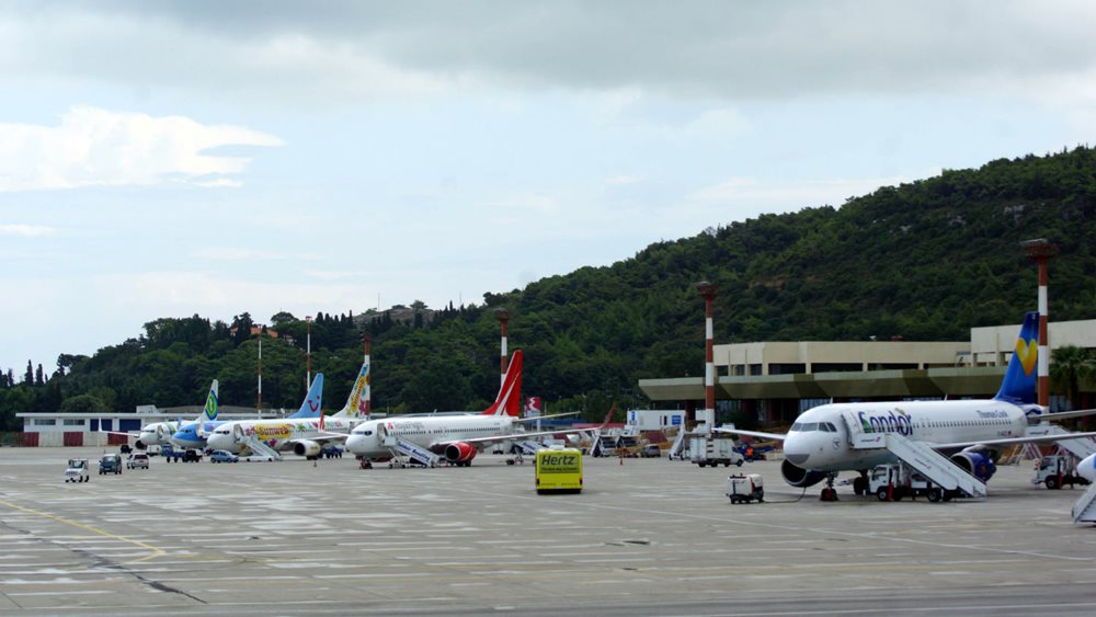 Fraport Greece: "Υψηλές πτήσεις" για τα 14 αεροδρόμιά της στο 11μηνο, πτωτικά η Μύκονος