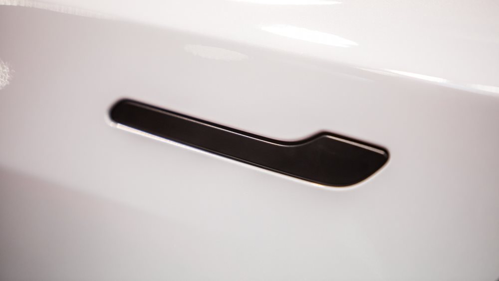 Κίνα: Απαγορεύει τις κρυφές χειρολαβές στα ηλεκτρικά αυτοκίνητα, με φόντο έρευνες για τις πόρτες των Tesla