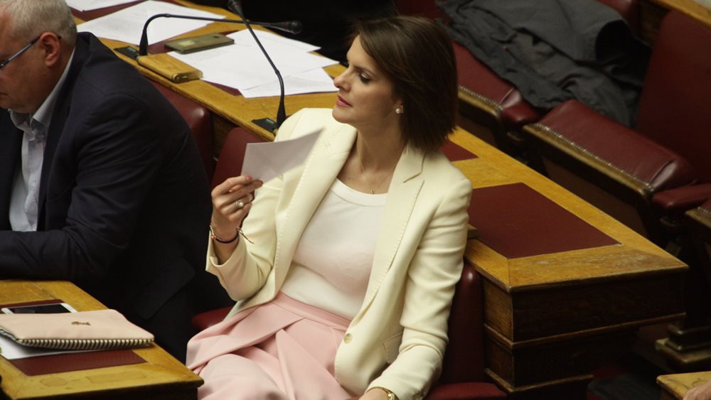 "Ναι" της ΝΔ στην τροπολογία επιστροφής αναδρομικών - "Εμείς δώσαμε τα μισά από το 2014"