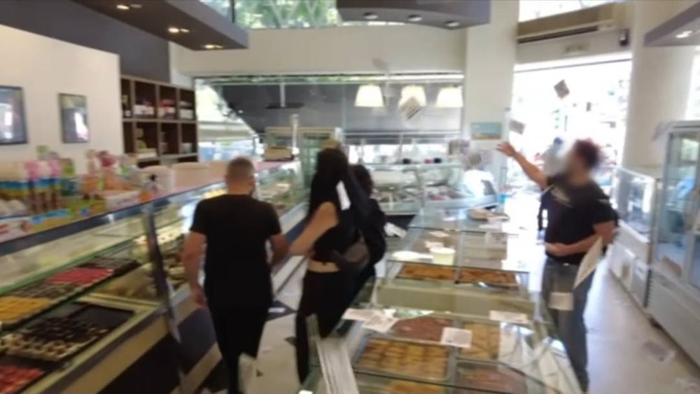 Παρέμβαση Ρουβίκωνα σε ζαχαροπλαστείο στη Θεσσαλονίκη