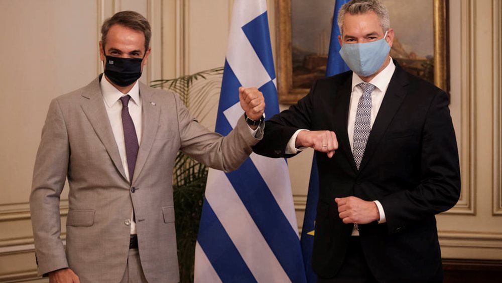 Μεταναστευτικό και τουρκικές προκλήσεις στο τετ α τετ Μητσοτάκη - υπ. Εσωτερικών Αυστρίας