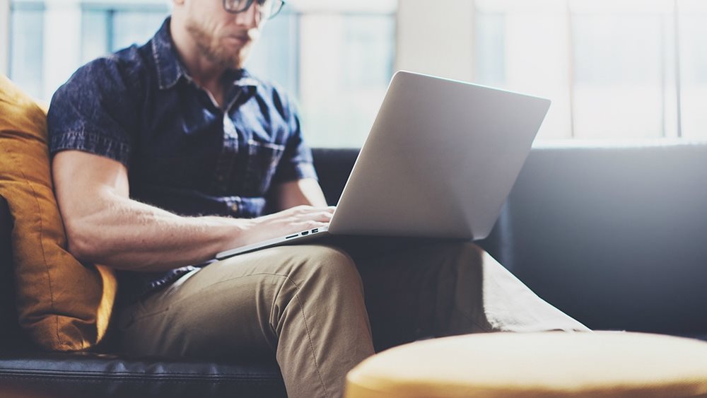 Στα 1.400 ευρώ η μέση ετήσια απόδειξη για online αγορές
