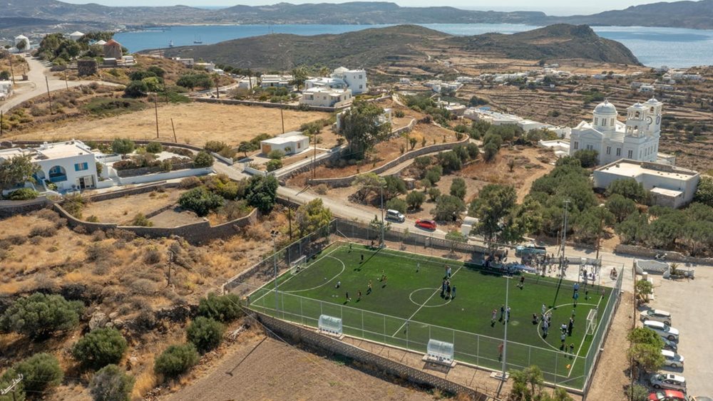 Με τη στήριξη της Invel Real Estate και της PRODEA Investments, ένα νέο γήπεδο ποδοσφαίρου στην Τρυπητή Μήλου