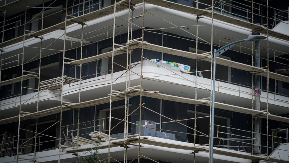 Καθίζηση της οικοδομικής δραστηριότητας τον Ιανουάριο - Βουτιά άνω του 37% σε όγκους και επιφάνειες