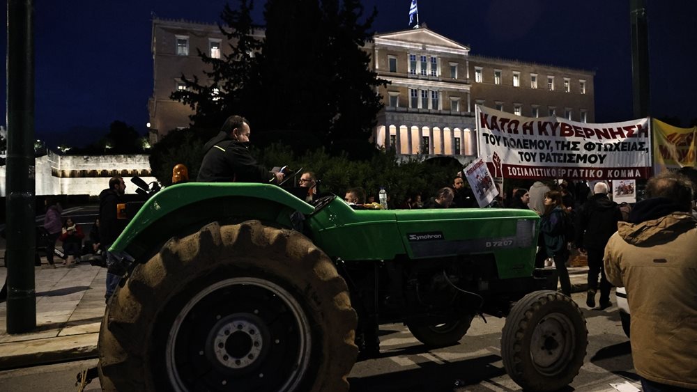 Θα κοιμηθούν στο Σύνταγμα οι αγρότες - "Τα μπλόκα θα ξαναστηθούν εάν δεν λυθούν τα προβλήματά μας"