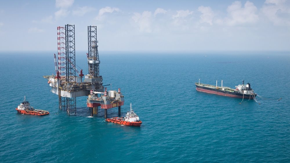 Σε υψηλό 2,5 ετών έκλεισε το brent την Πέμπτη