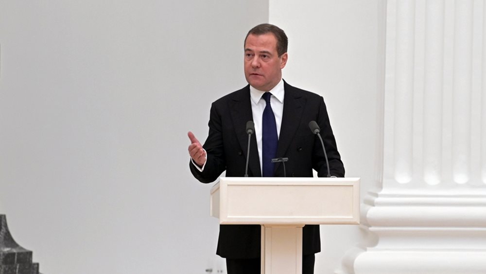 Νέες "κορώνες" Μεντβέντεφ: Απειλεί Φινλανδία και Σουηδία με πυρηνικό πλήγμα