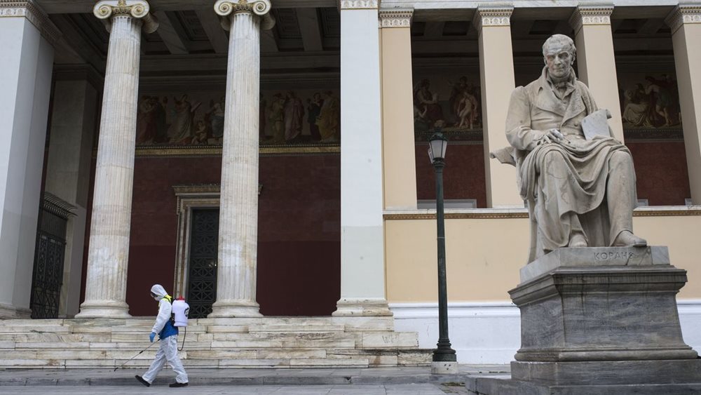 Η Ελλάδα δείχνει πώς πρέπει να γίνεται η διαχείριση της κρίσης του κορονοϊού