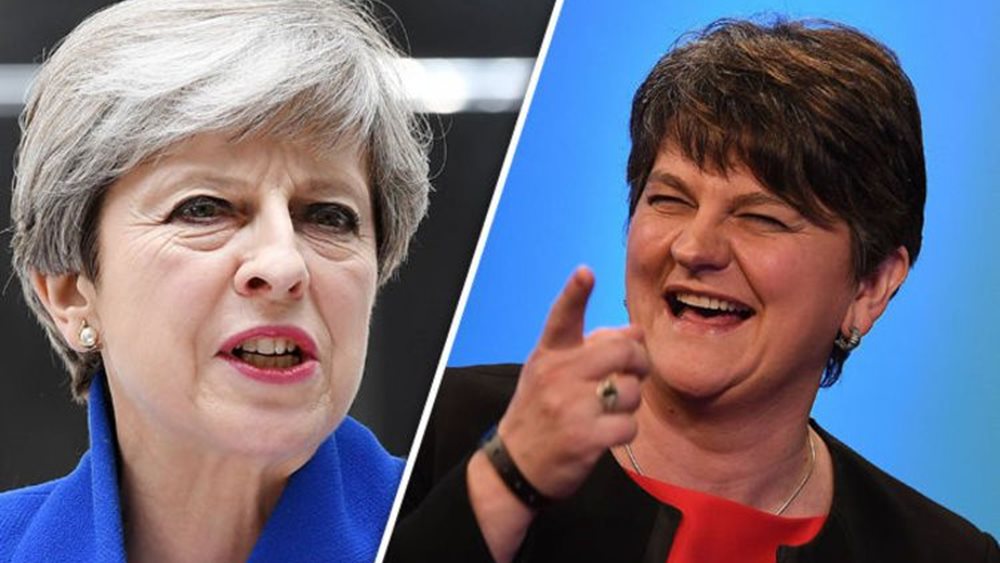 Συνεργασία της May με το DUP: Τα πρώτα στραβοπατήματα