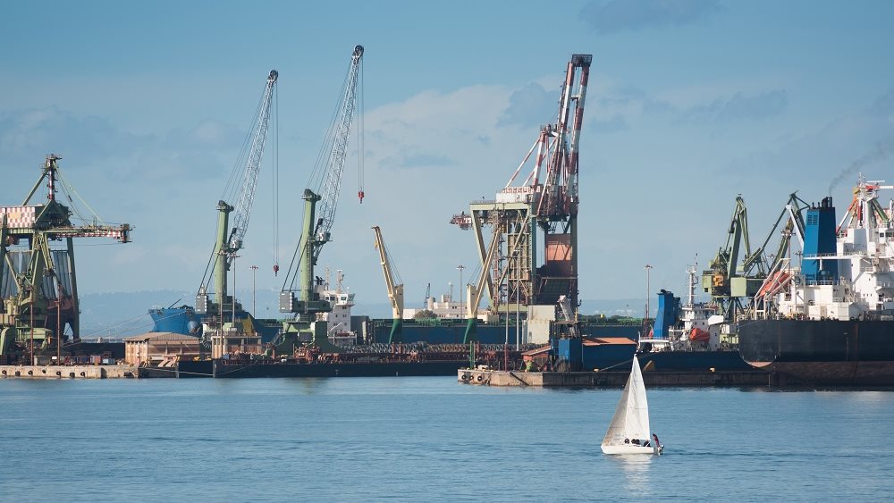 La Repubblica: Σε κινεζικά χέρια περνά το λιμάνι του Τάραντα