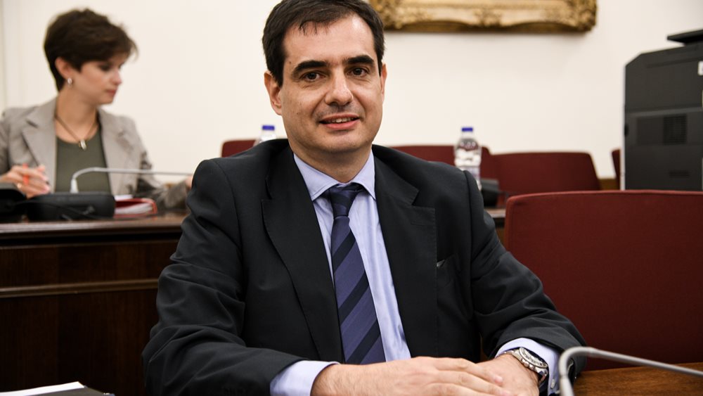 Ταμεία: Πτώση 7,3% στα έσοδα από εισφορές