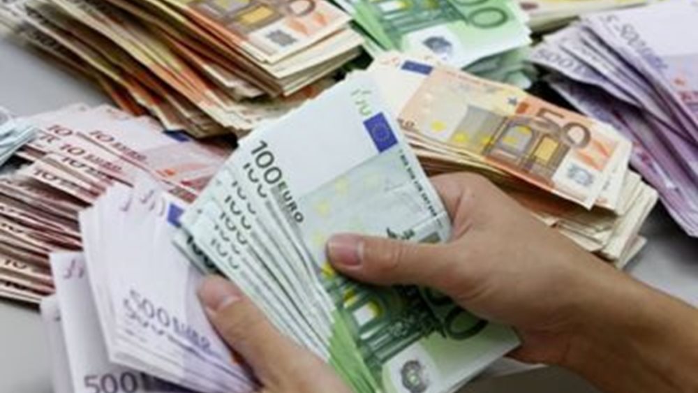 Συναλλαγές: Τα μετρητά αντέχουν