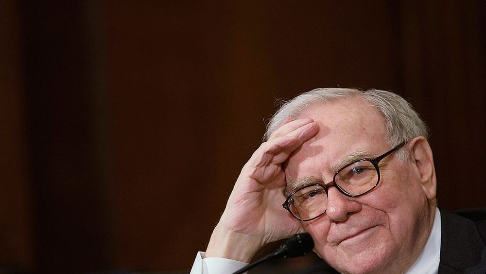 Τελικά ο Warren Buffett πουλά ή αγοράζει μετοχές;