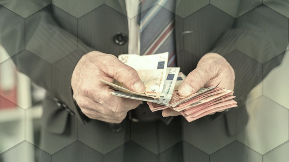 Τριπλή εισφορά ασθένειας πληρώνουν οι συνταξιούχοι που εργάζονται - Πώς μπορούν να γλιτώσουν τη μια