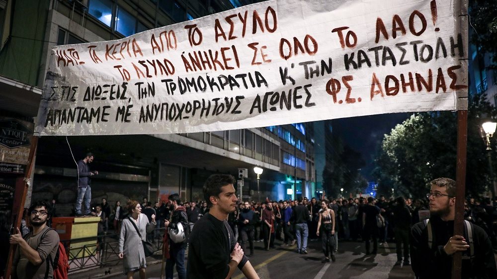 Πορεία φοιτητών στη Βουλή στον απόηχο της απόφασης της Συγκλήτου και των επεισοδίων στην ΑΣΟΕΕ