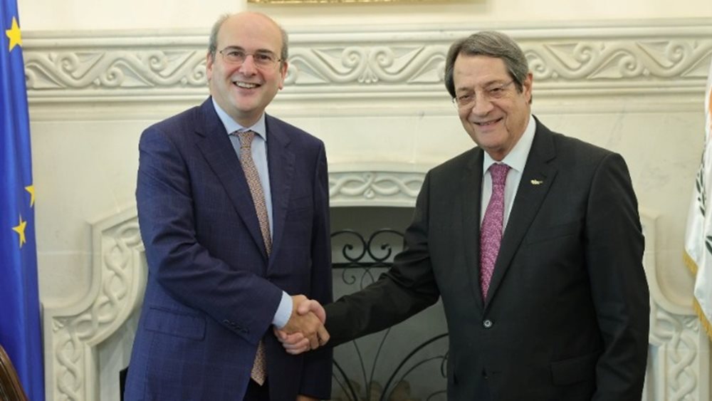 Συνάντηση Κ. Χατζηδάκη - Ν. Αναστασιάδη: Ξεκινά η εφαρμογή της Ψηφιακής Κάρτας Εργασίας και στην Κύπρο