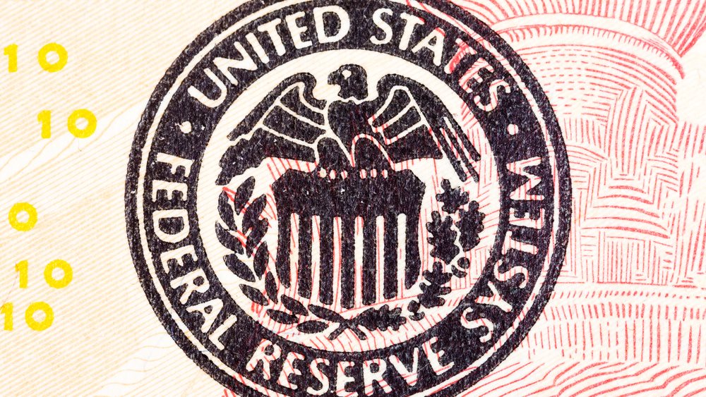 Fed: Αμετάβλητο το επιτόκιο, πιο σταδιακή η σύσφιξη της νομισματικής πολιτικής