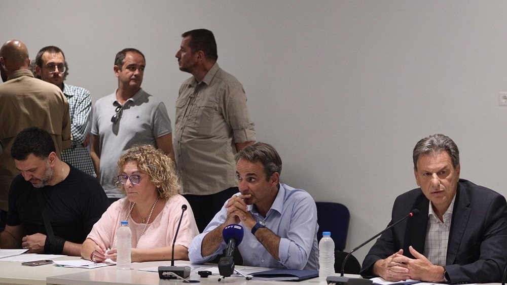 Σε εξέλιξη η σύσκεψη στην Πεντέλη υπό τον Κ.Μητσοτάκη εν μέσω βολών της αντιπολίτευσης για την καταστροφή