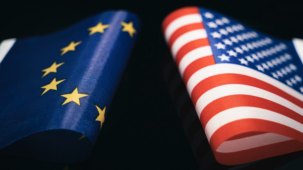 Bloomberg: Η ΕΕ "βλέπει" τις εμπορικές συνομιλίες με τις ΗΠΑ να τραβούν μετά τη διορία του Ιουλίου