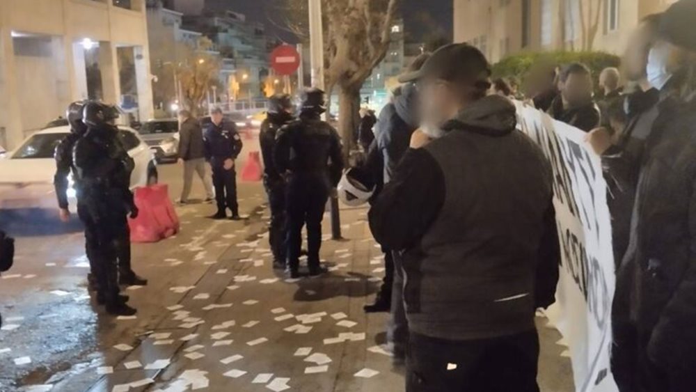 Ρουβίκωνας: Πανό και τρικάκια στο νοσοκομείο "Άγιος Σάββας" - 30 προσαγωγές