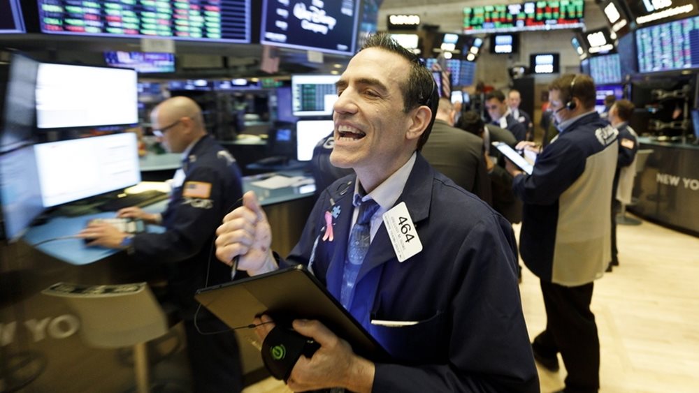 Νέα ρεκόρ για S&P και Nasdaq με τους επενδυτές να βλέπουν μειώσεις των επιτοκίων