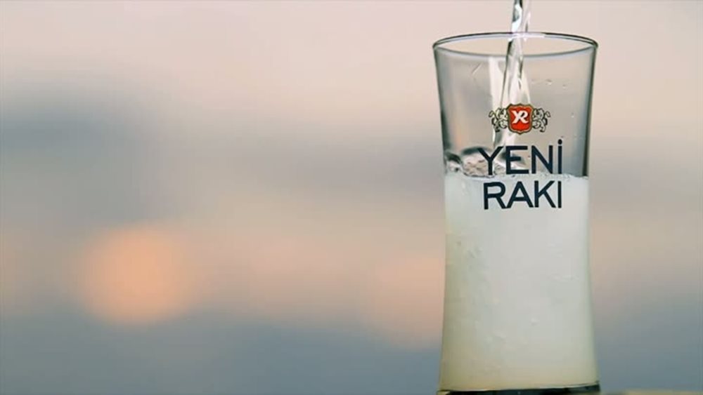 Ο βαλής της Κωνσταντινούπολης εξέδωσε εγκύκλιο για &quot;αποτροπή χρήσης αλκοόλ σε ανοιχτούς χώρους&quot;