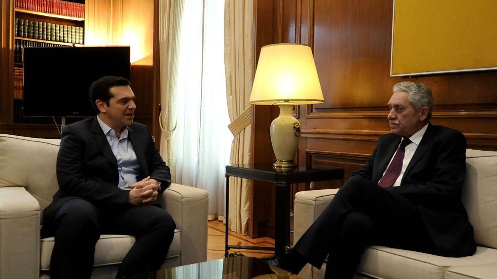 Ο "γάμος" ΣΥΡΙΖΑ- Κουβέλη καθυστερεί τον ανασχηματισμό