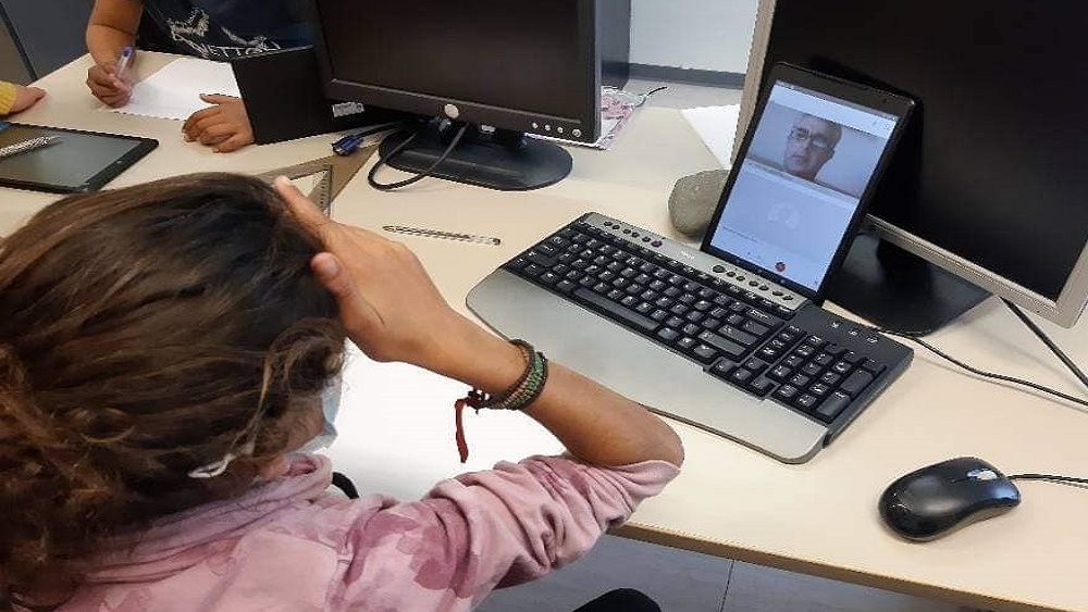 Υποχρεωτική η τηλεκπαίδευση για τους μαθητές που διαμένουν με άτομα που ανήκουν σε ευπαθείς ομάδες
