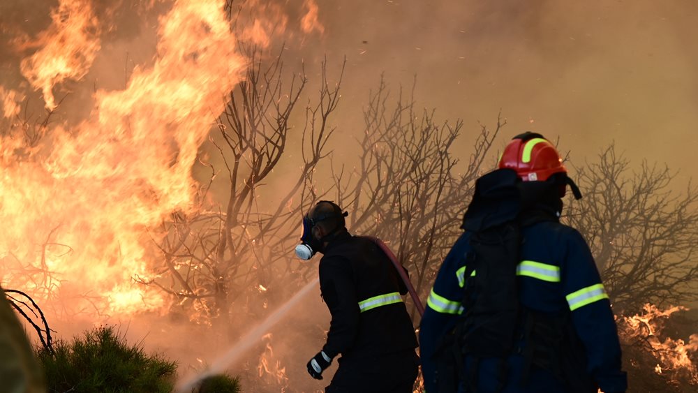 Χωρίς ενεργό μέτωπο η πυρκαγιά στα Μεσοχώρια, καλύτερη η εικόνα της πυρκαγιάς στους Ζάρακες Εύβοιας