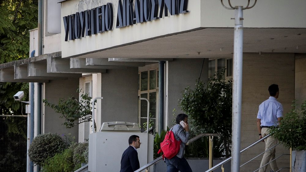 Θεσμοί: Διασφαλίστε πρώτα τη στήριξη των επιχειρήσεων και μετά μιλάμε για συντάξεις