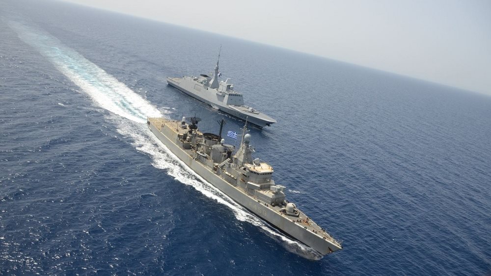 Συνεκπαίδευση φρεγάτας «Αδρίας» με τη γαλλική φρεγάτα «Auvergne» ανοιχτά της Κρήτης