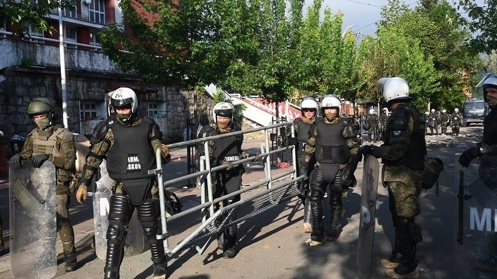 Σε εξέλιξη η επιχείρηση κατάργησης των σερβικών κρατικών θεσμών στο βόρειο Κόσοβο
