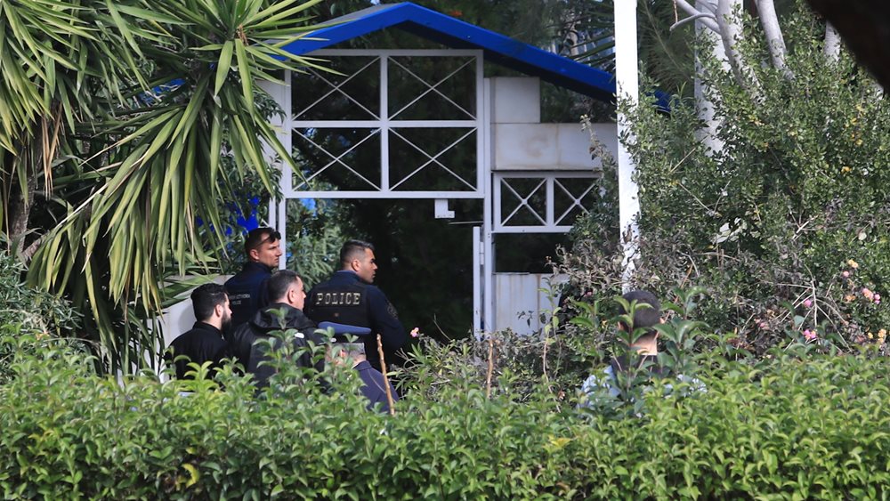 Μαρτυρία υπαλλήλου στη ναυτιλιακή στη Γλυφάδα: "Ο δράστης μάς έδιωξε όλους και πυροβόλησε τα αφεντικά"