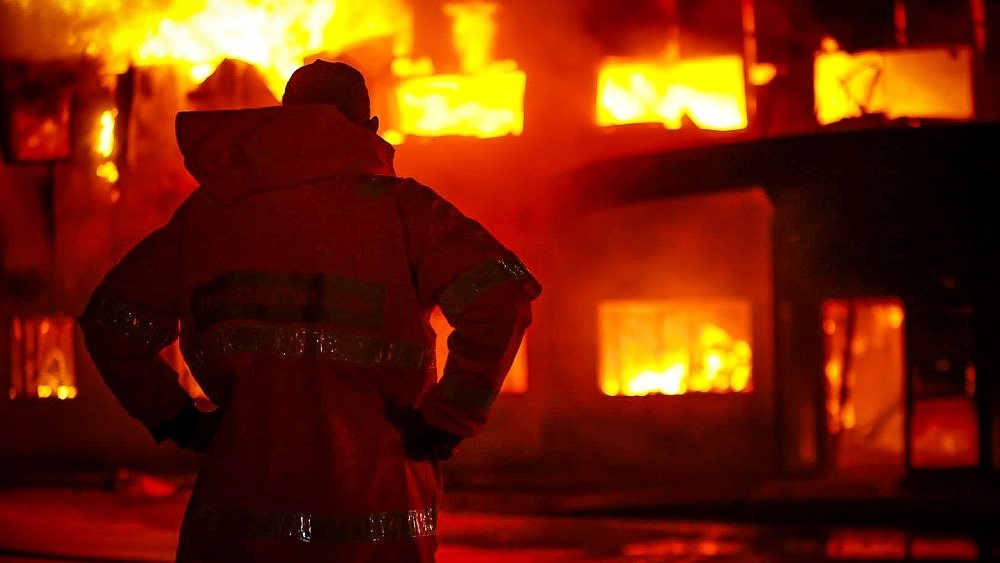 Φωτιά στην Αλεξανδρούπολη σε βιοτεχνία ανακύκλωσης: Μήνυμα του 112 για τους τοξικούς καπνούς