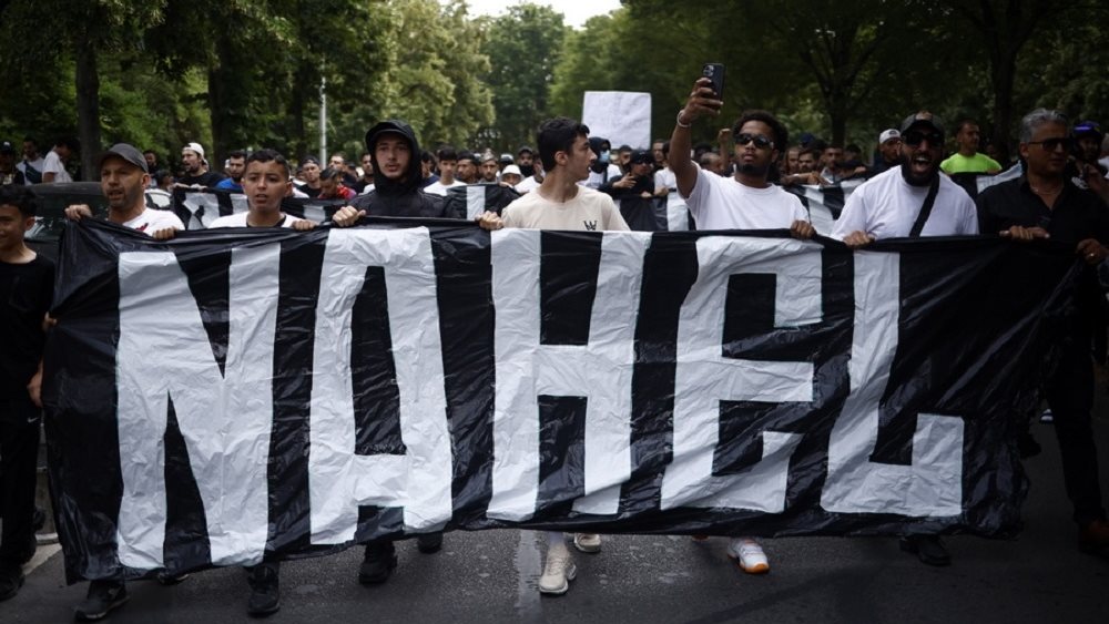 Γαλλία: Για ανθρωποκτονία εκ προθέσεων κατηγορείται ο αστυνομικός που σκότωσε τον 17χρονο