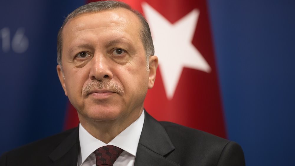 Ερντογάν: Δεν καταλαβαίνουμε από απειλές της Δύσης